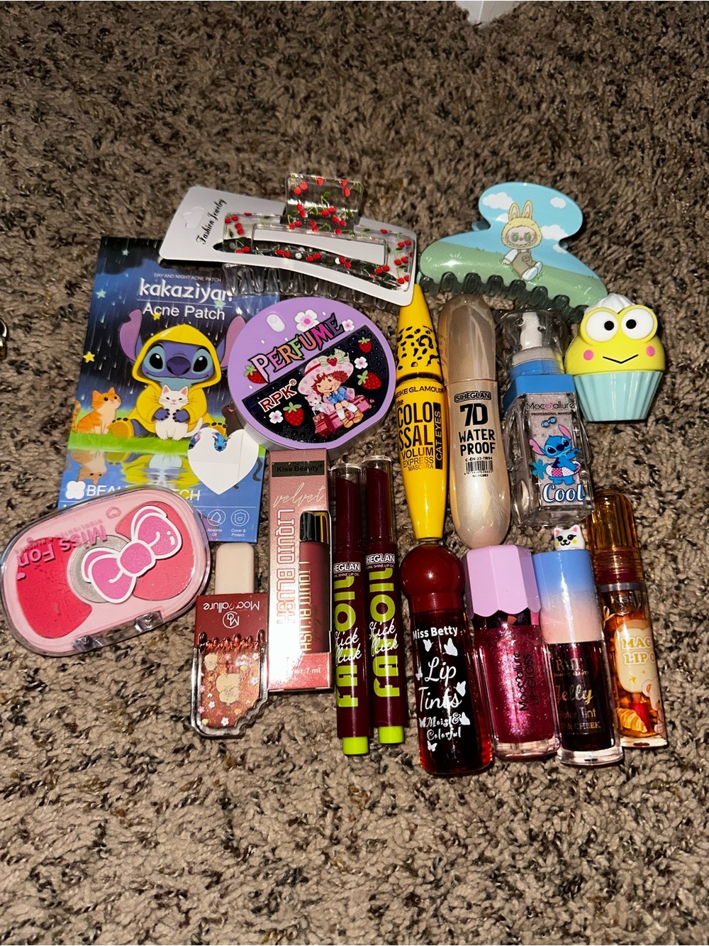 Assorted Makeup & Lip Gloss Set - with makeup bag